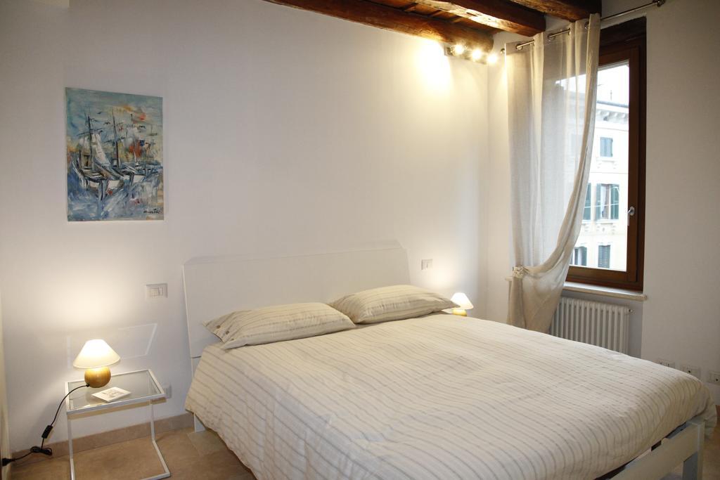 Centre 2 Bedroom Flat Βερόνα Εξωτερικό φωτογραφία